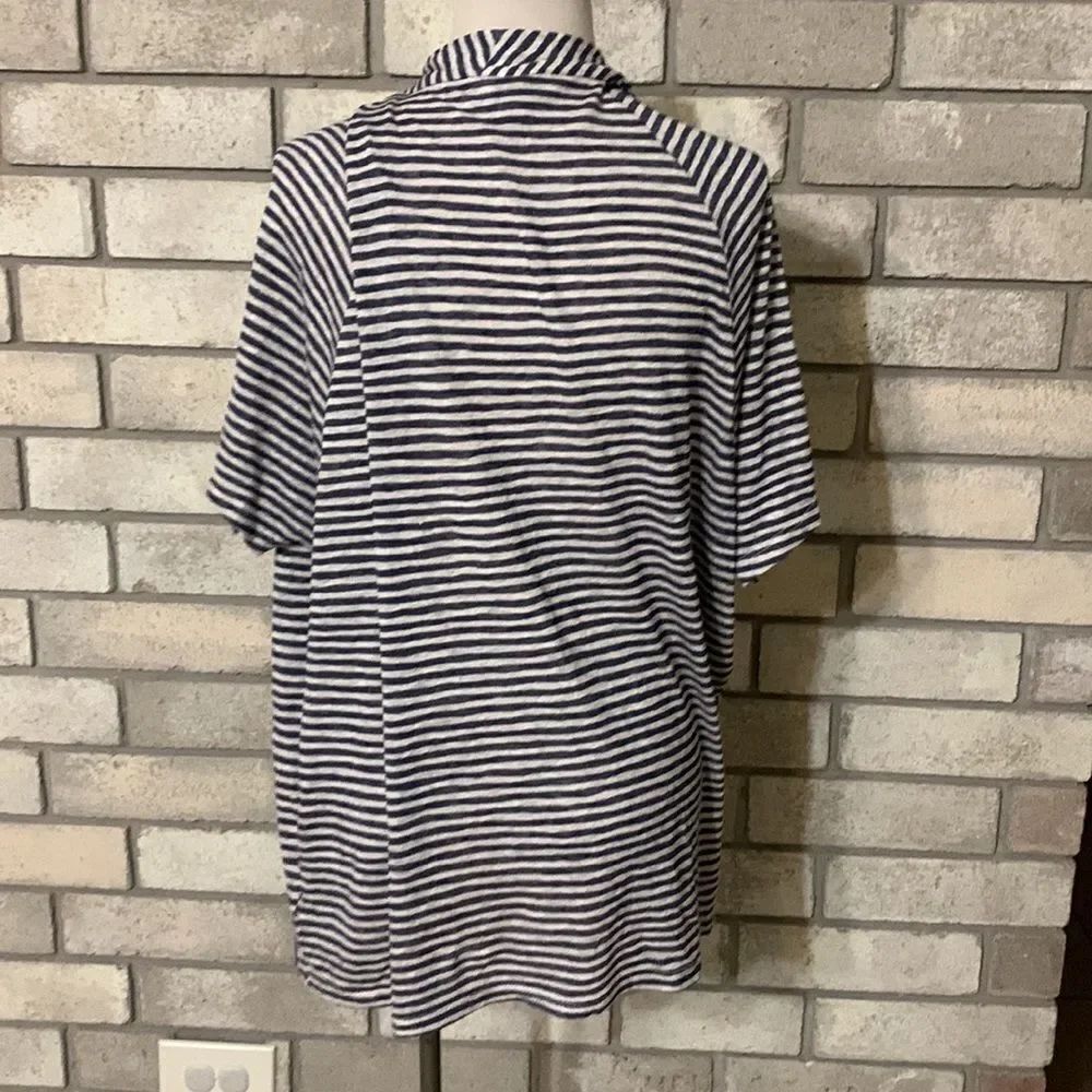 3for$20 Cardigan junior large - Picture 2 of 4